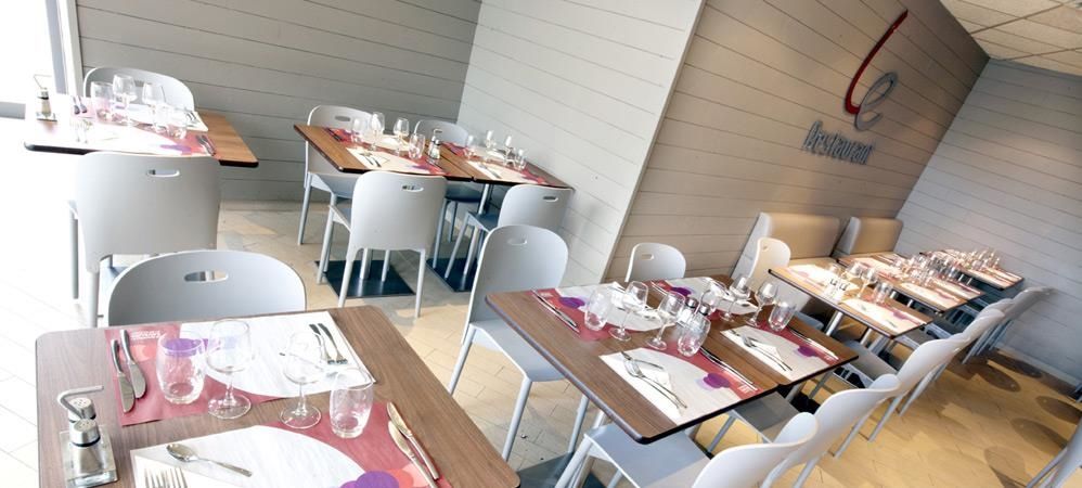 钟楼穆林阿维姆酒店 阿维尔梅斯 餐厅 照片