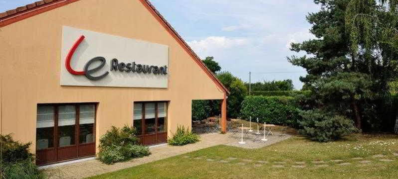 钟楼穆林阿维姆酒店 阿维尔梅斯 外观 照片