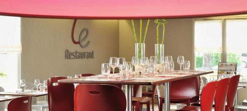 钟楼穆林阿维姆酒店 阿维尔梅斯 外观 照片