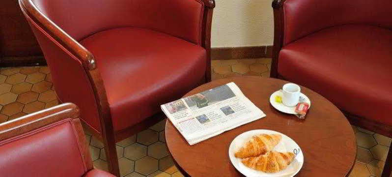 钟楼穆林阿维姆酒店 阿维尔梅斯 外观 照片